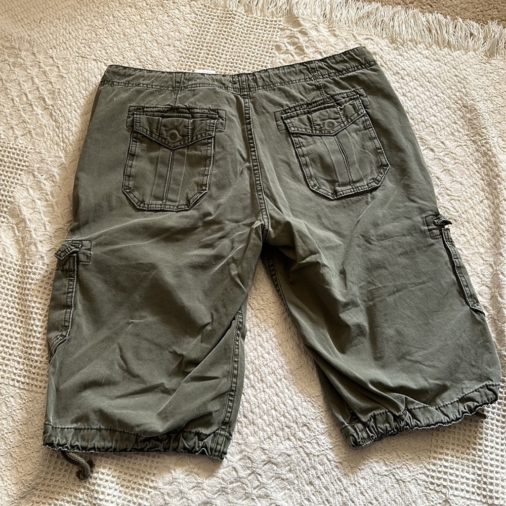 Vintage H&M L.O.G.G. Green cargo shorts - Picture 3 of 5